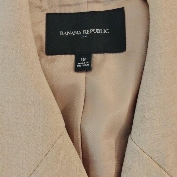Banana Republic camel jacket, Size 18. Brand new, never worn. - Picture 2 of 5